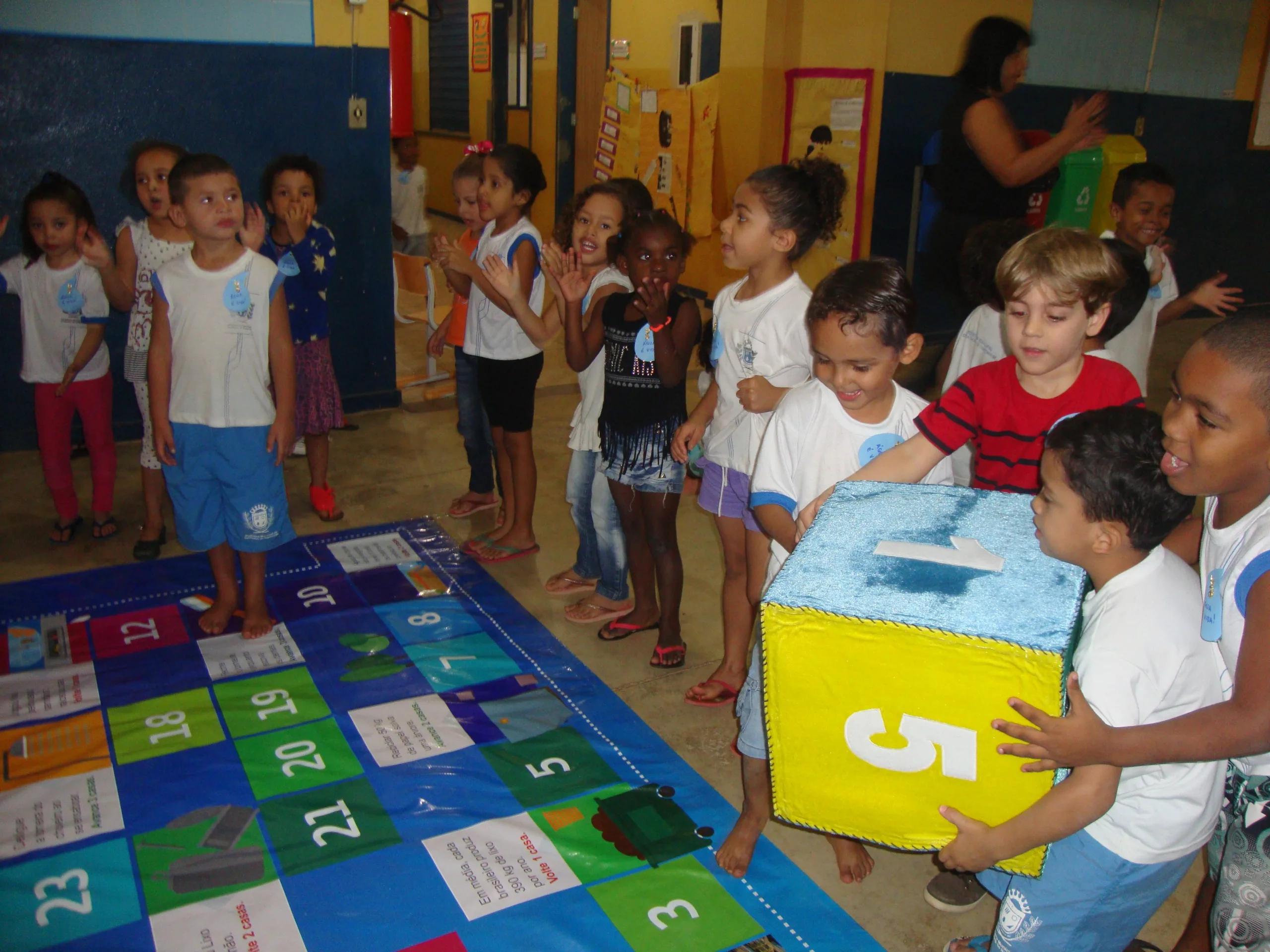 Programa 'Cuidar Mais' aborda saneamento básico com mais de 300 alunos em Cachoeiro