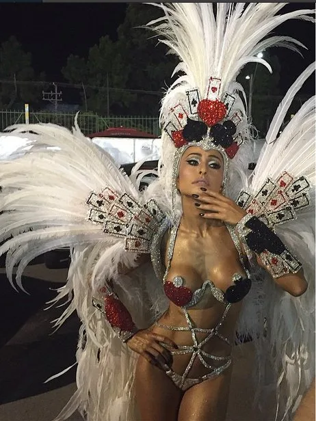 Com muito samba no pé, famosas dão show como rainhas e musas no Carnaval 2015