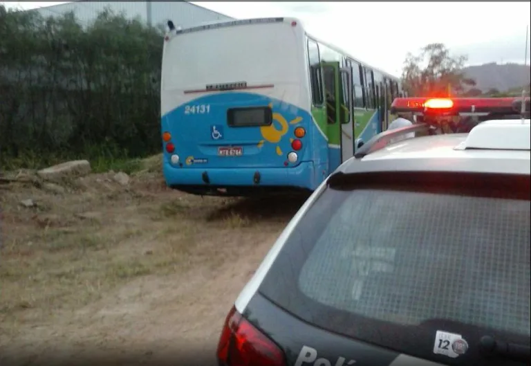 Roubo de ônibus dentro de terminal não tem relação com incêndios na Grande Vitória