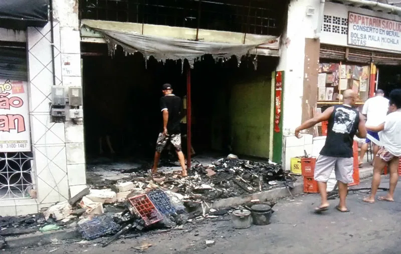 Incêndio atinge bar no Centro de Vitória e comerciante acredita em prejuízo de R$ 20 mil