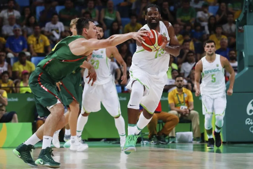 Rio de Janeiro – Basquete masculino do Brasil é derrotado pela Lituânia por 76 a 82 na estréia nos Jogos Olímpicos Rio 2016, na Arena Carioca, no Parque Olímpico. (Fernando Frazão/Agência Brasil)