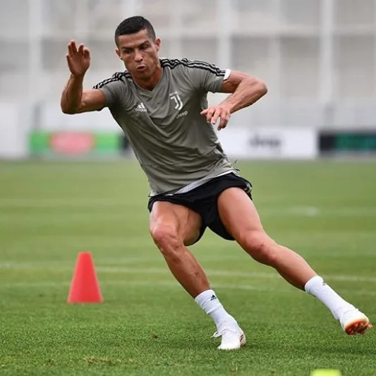 Allegri confirma Cristiano Ronaldo em estreia da Juventus: 'Não é jogador comum'