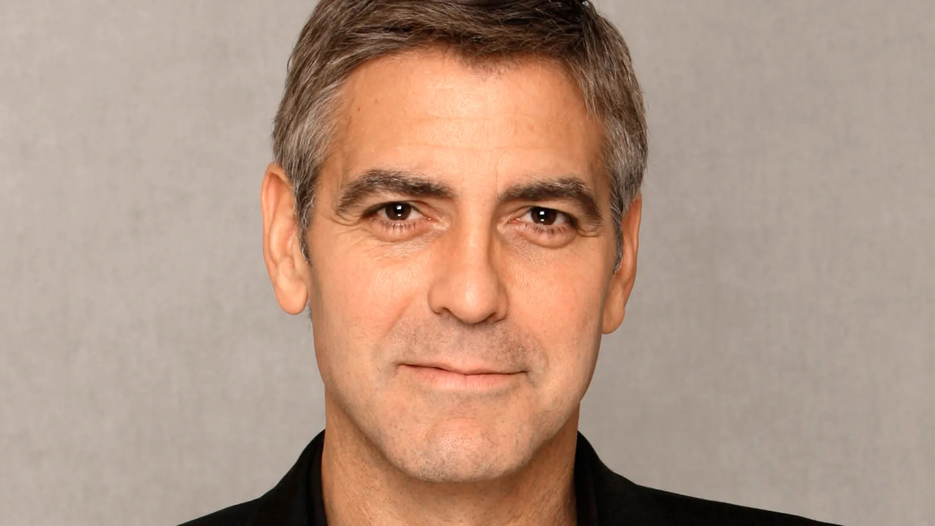 George Clooney cria texto poético para criticar política nos Estados Unidos