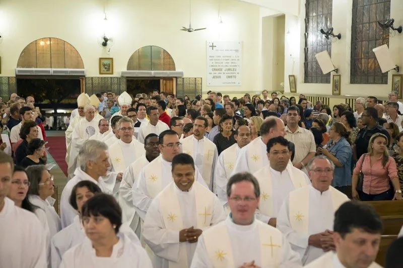 Bispo diocesano divulga mudanças no clero