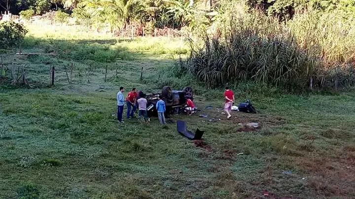 Dois morrem após capotamento em rodovia de Cachoeiro de Itapemirim