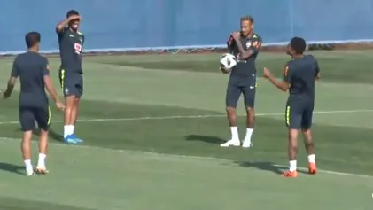 Seleção faz treino fechado sem os lesionados Danilo e Douglas Costa