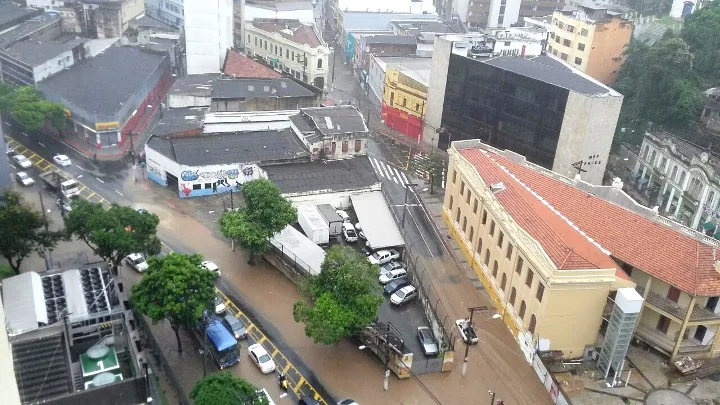 Chuva causa alagamentos em vários pontos da GV. Veja as fotos!