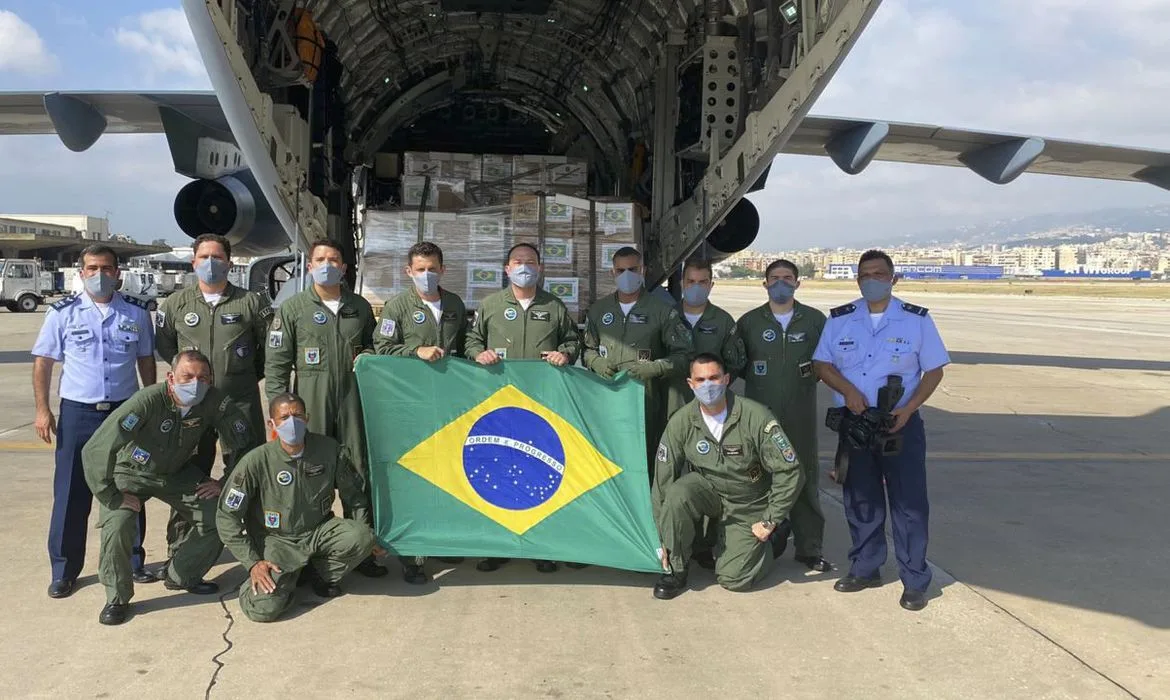 Comitiva brasileira que viajou ao Líbano na última semana passada retorna hoje ao Brasil. Chefiada pelo ex-presidente Michel Temer, equipe embarcou ontem de Beirute