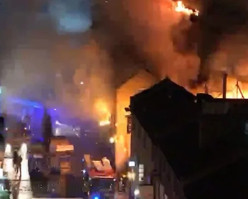 Fogo atinge mercado Camden Lock, tradicional ponto turístico de Londres