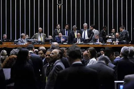 Câmara pode votar admissibilidade de PEC do teto no plenário, dizem técnicos