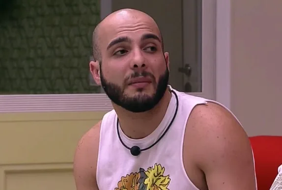 No BBB18, Mahmoud tira satisfações com Caruso: - Acho baixo combinar votos