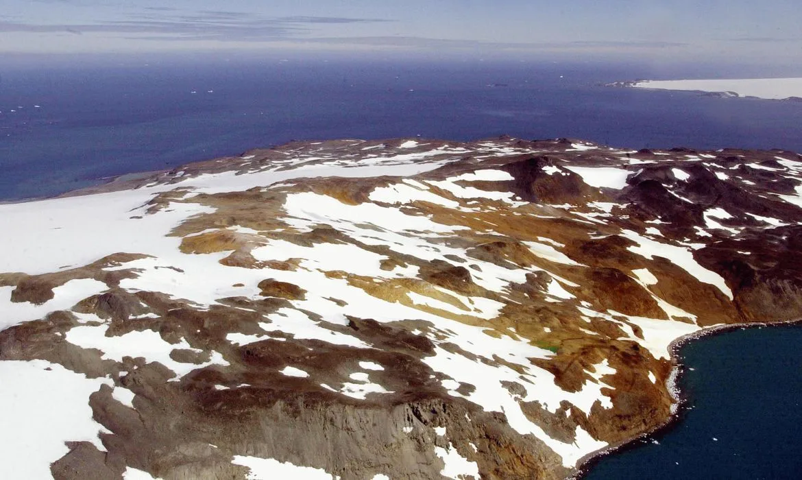 Antártica – Vista aérea da Península Antártica. (foto:Ana Nascimento)