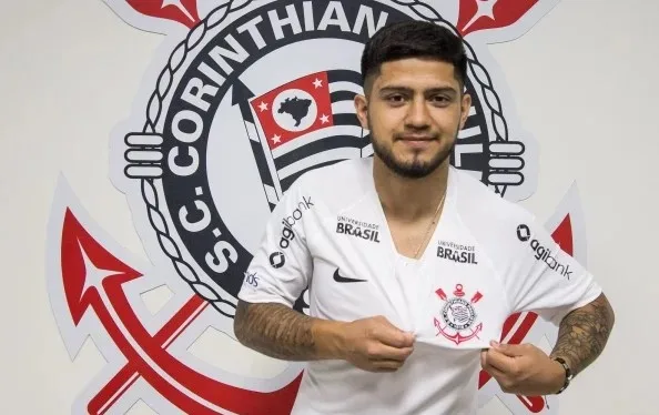 Corinthians oficializa a contratação do atacante paraguaio Sergio Díaz