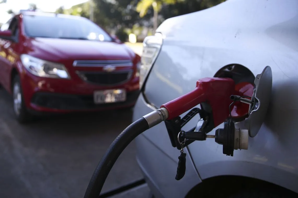 Posto de combustíveis do DF vende gasolina com desconto no Dia de Liberdade de Impostos.