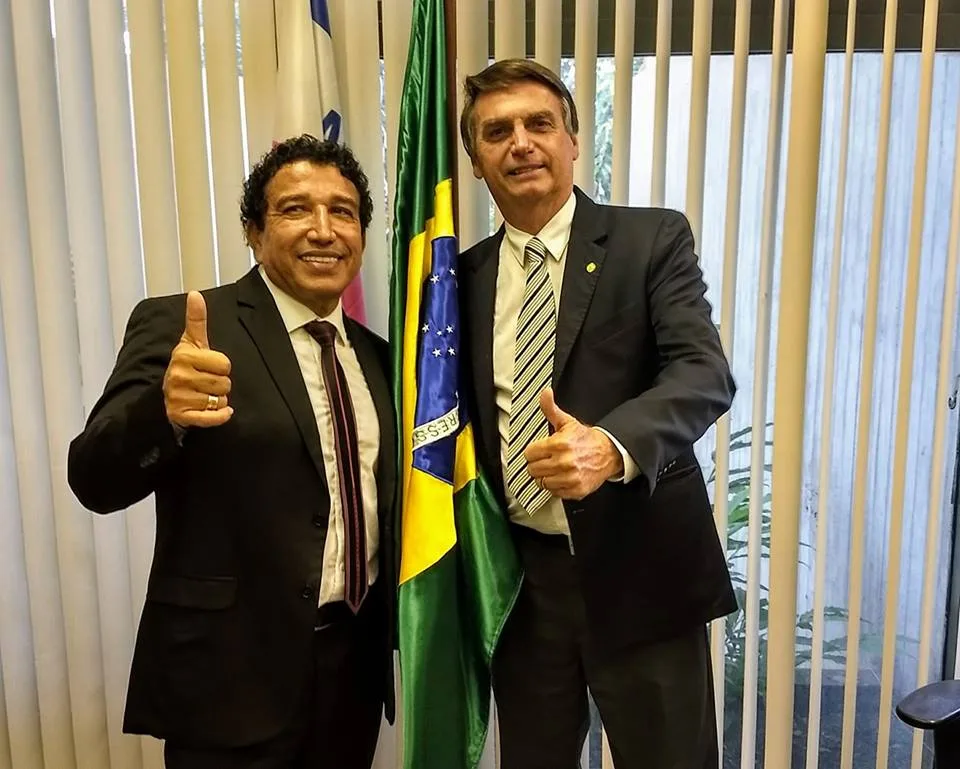 Bolsonaro diz que já mandou 'cartinha de amor' para Magno Malta ser seu vice