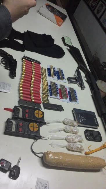 Polícia apreende dinamite, armas, drogas e munição em Vila Velha