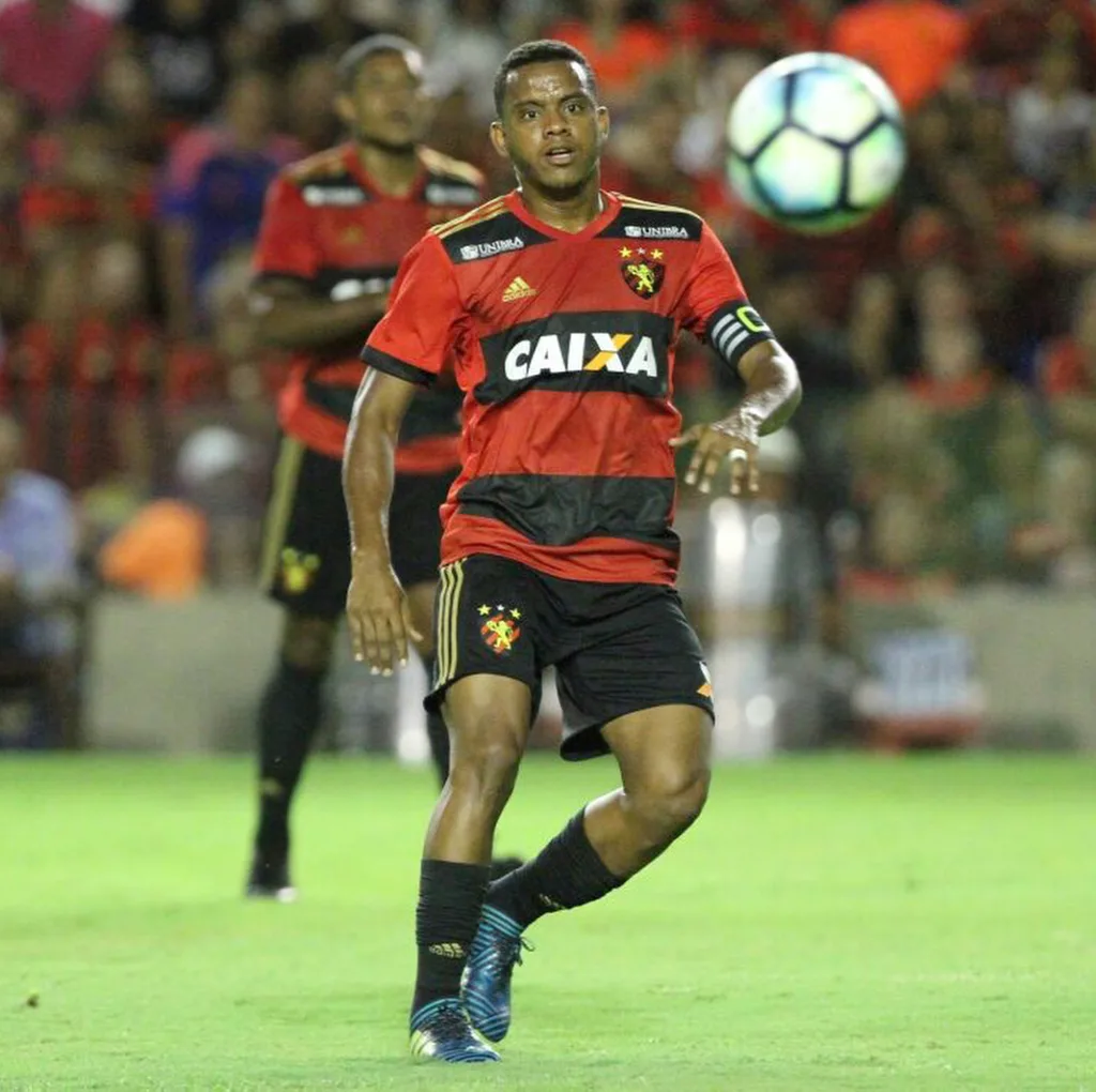 Rithely é anunciado como reforço do Inter por empréstimo
