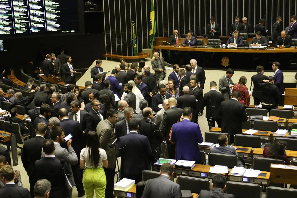 O Plenário da Câmara dos Deputados, começa a votar os destaques da Medida Provisória 881/19, que estabelece garantias para a atividade econômica de livre mercado, impõe restrições ao poder regulatório do Estado, cria direitos de liberdade econômica e regula a atuação do Fisco federal.