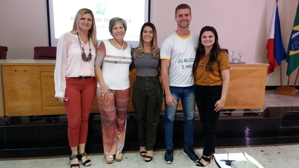 Escola municipal apresenta para outras unidades exemplo de sucesso na coleta seletiva em Guarapari