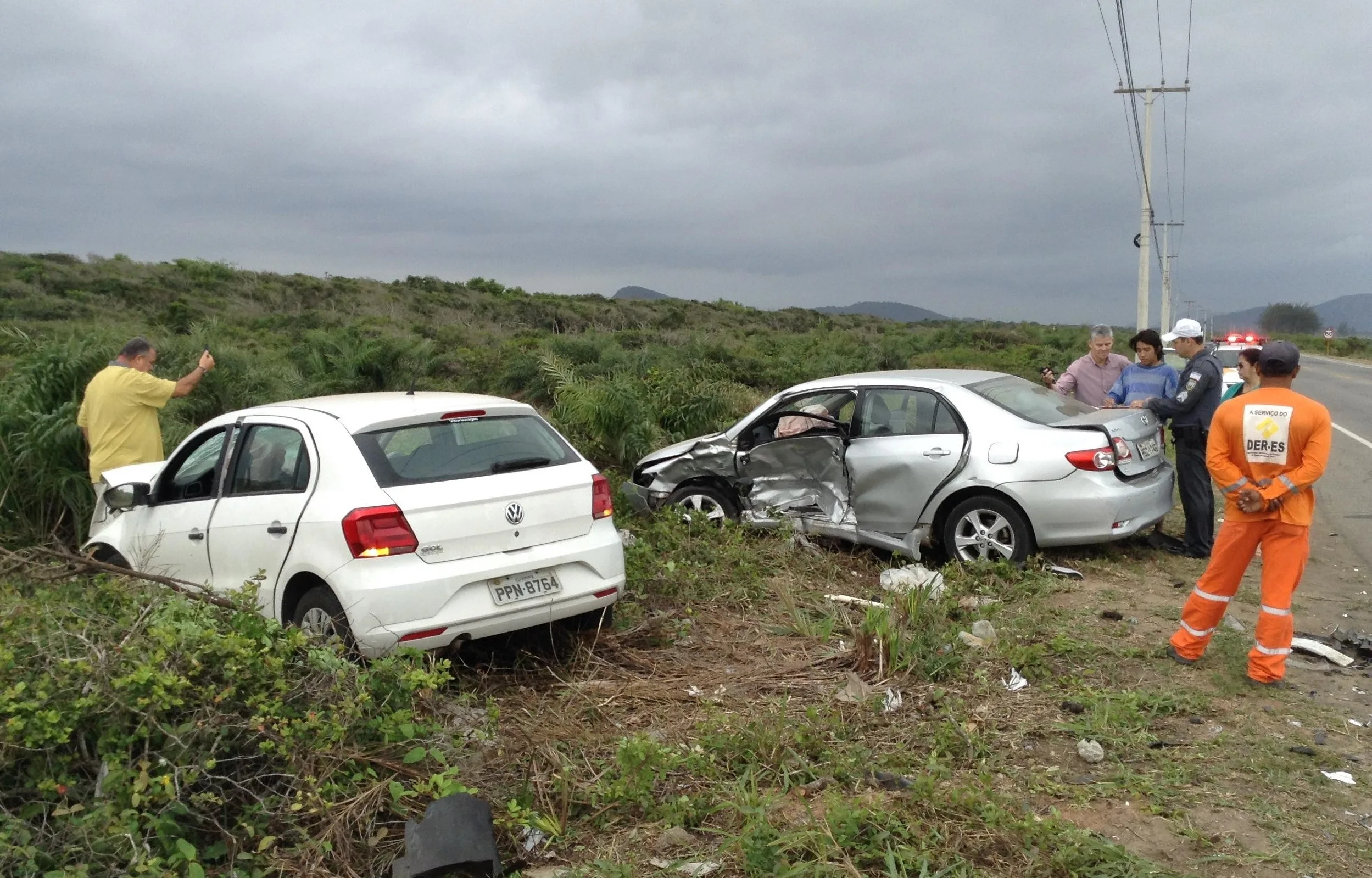 Duas pessoas ficam feridas após acidente na Rodovia do Sol em Itapemirim