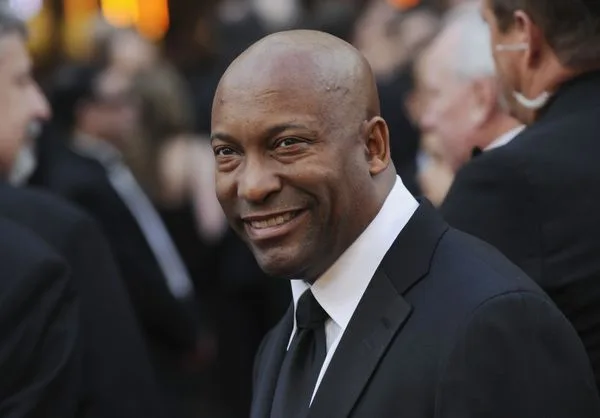 Após sofrer AVC, família decide desligar aparelhos que mantém diretor John Singleton vivo