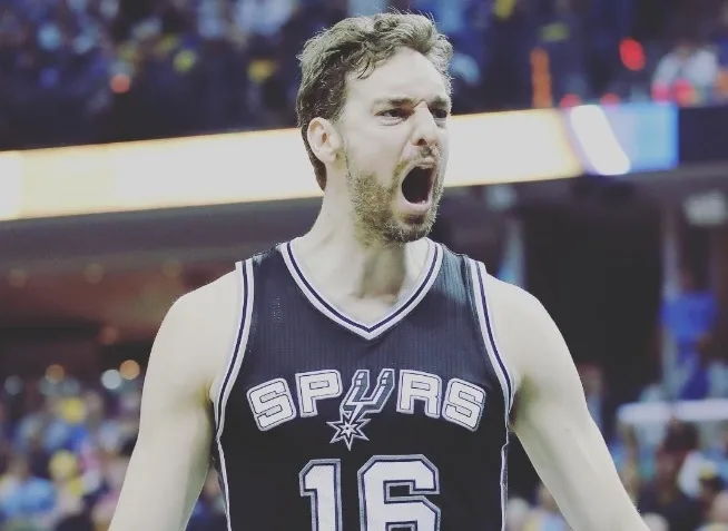 Spurs e Raptors vencem fora de casa, fecham séries e avançam nos playoffs da NBA