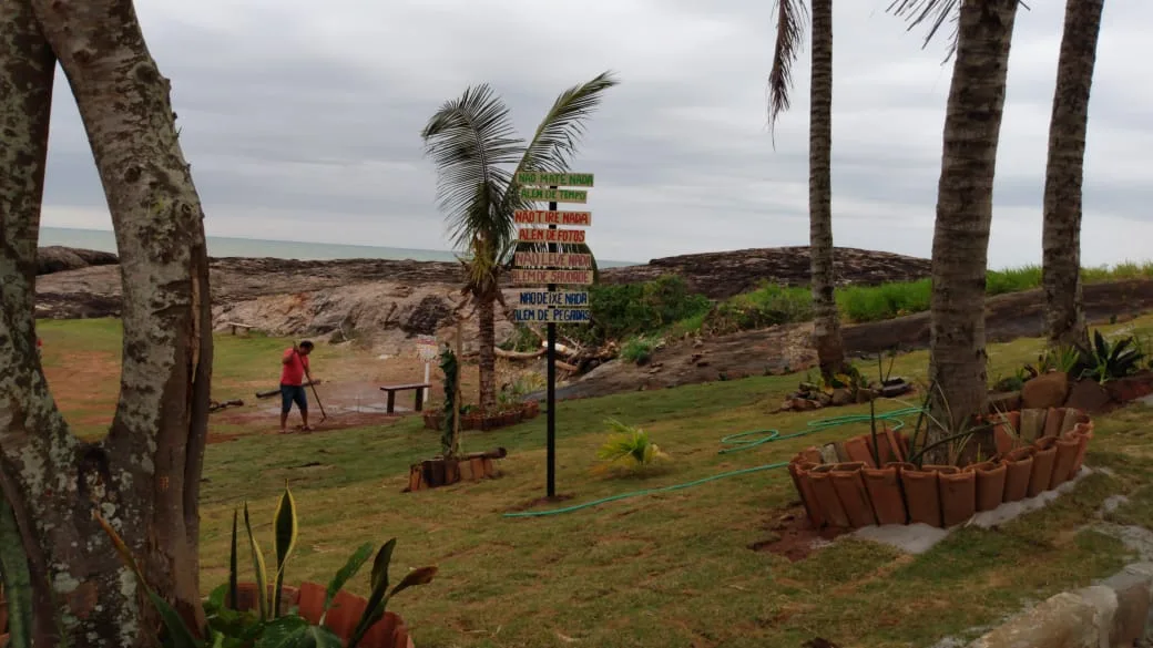 Guarapari: Moradores de Meaípe transformam área abandonada do bairro em praça