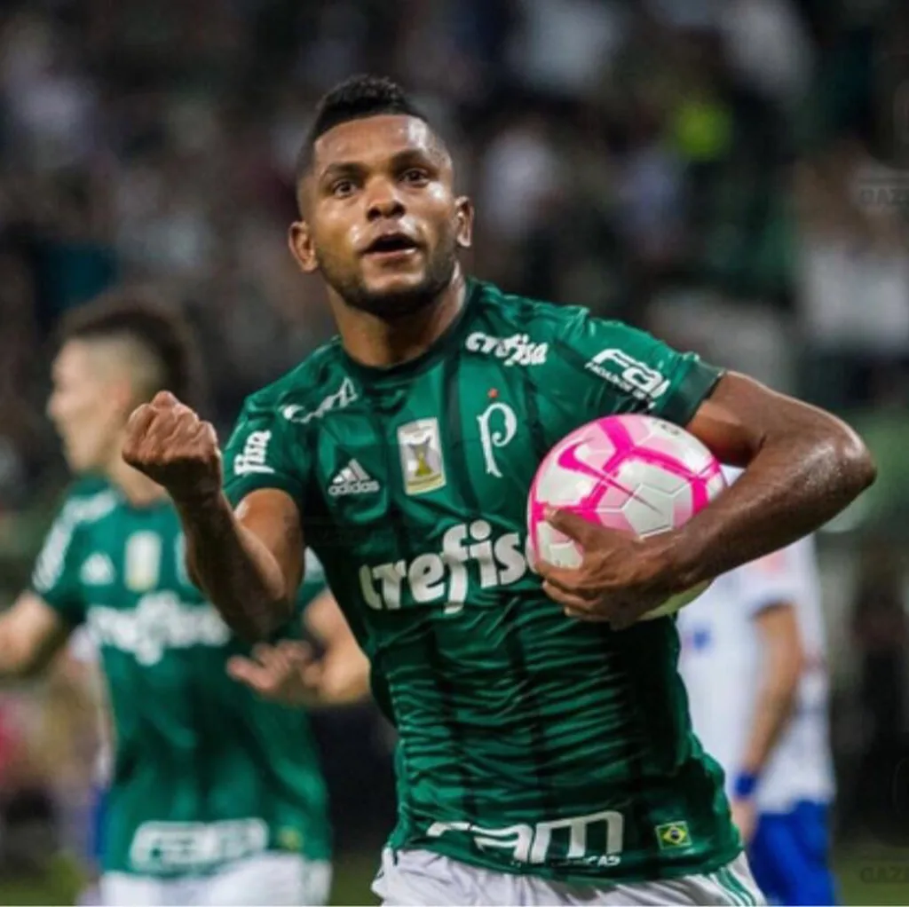 De volta à boa fase e aos gols, Borja recebe carinho e atenção de Valentim De volta à boa fase e aos gols, Borja recebe carinho e atenção de Valentim