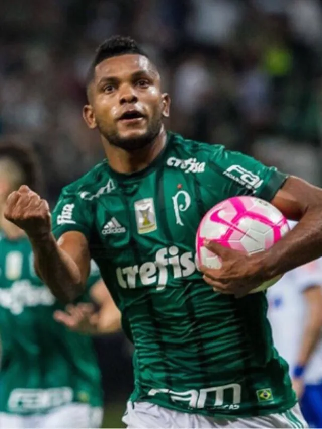 De volta à boa fase e aos gols, Borja recebe carinho e atenção de Valentim
