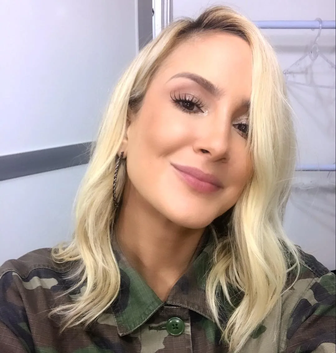 Claudia Leitte anuncia pausa para nascimento da filha