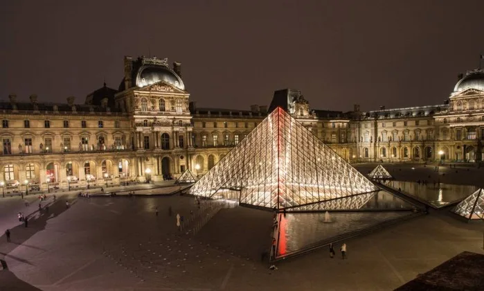 Com slogan islâmico, homem tenta invadir Louvre; premier suspeita de terrorismo