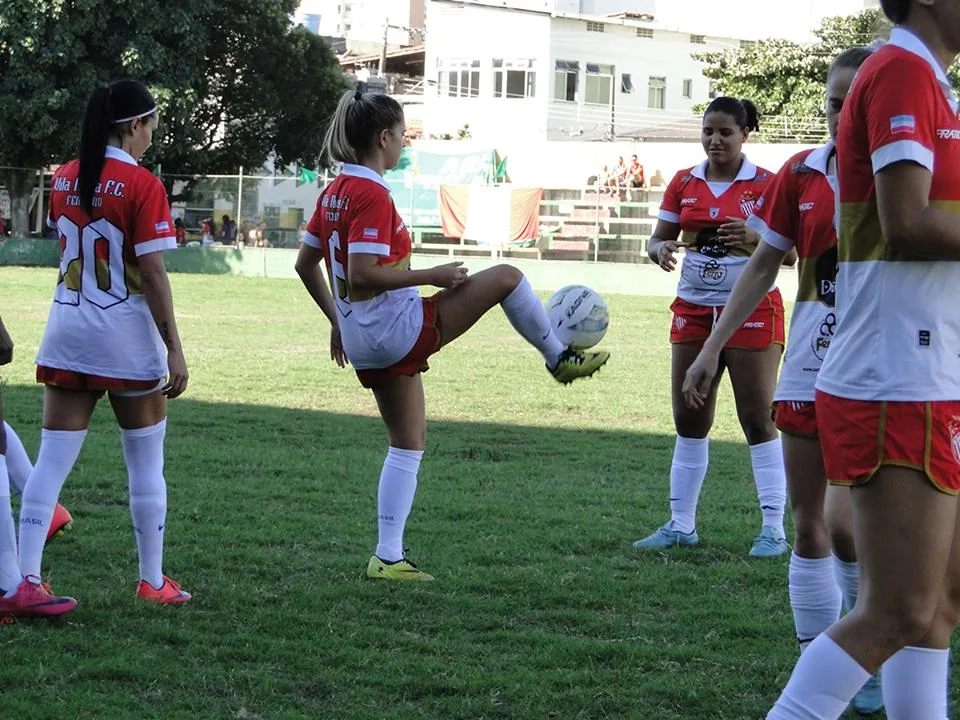 Embaladas, meninas do Vila Nova-ES recebem o Ipatinga-MG no Kleber Andrade