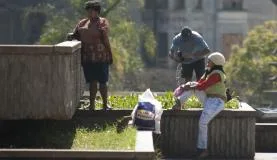 Vaga de emprego em programa para moradores de rua exige "dentes em bom estado"