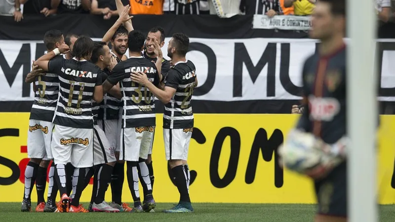 Corinthians humilha São Paulo na festa pelo título brasileiro e goleia por 6 a 1