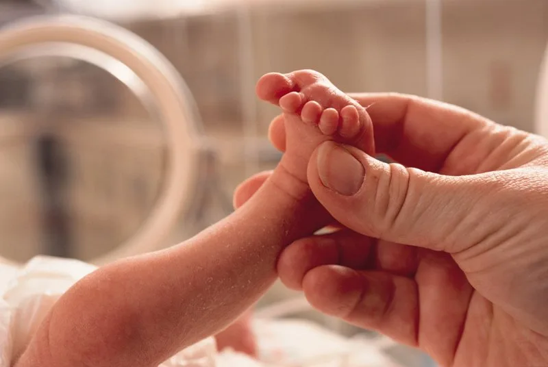 Justiça Federal prorroga salário-maternidade para mãe de prematuros