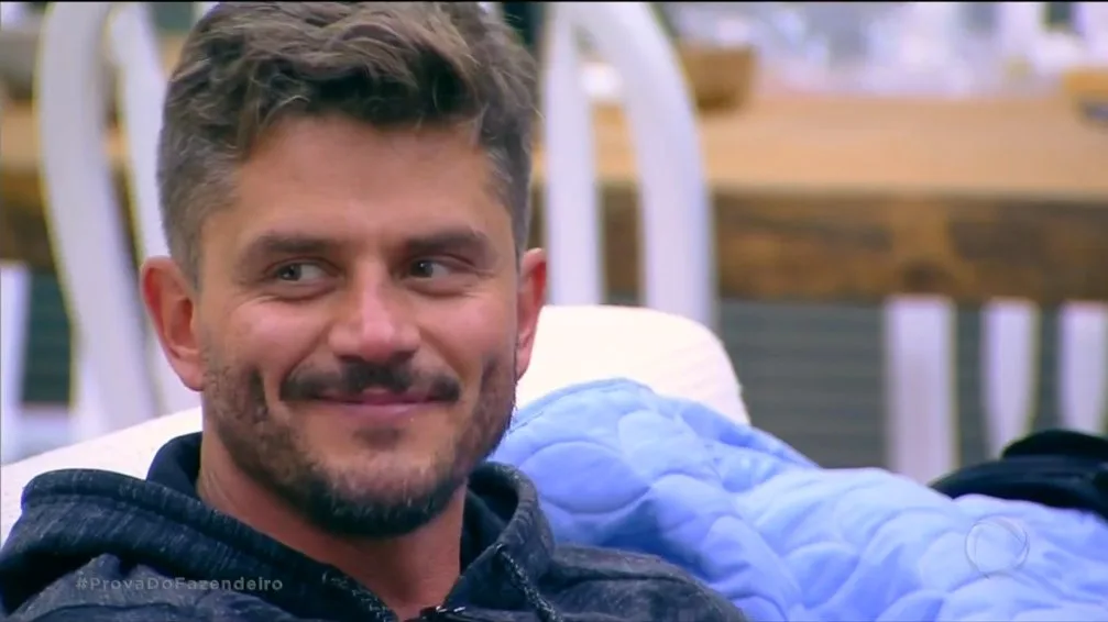 Marcos Harter se defende após vídeo onde Emilly supostamente diz que foi agredida por ele