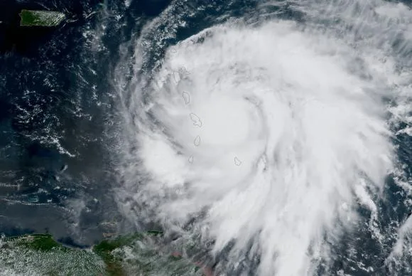 Olho do furacão Maria já está na ilha de Vieques, em Porto Rico