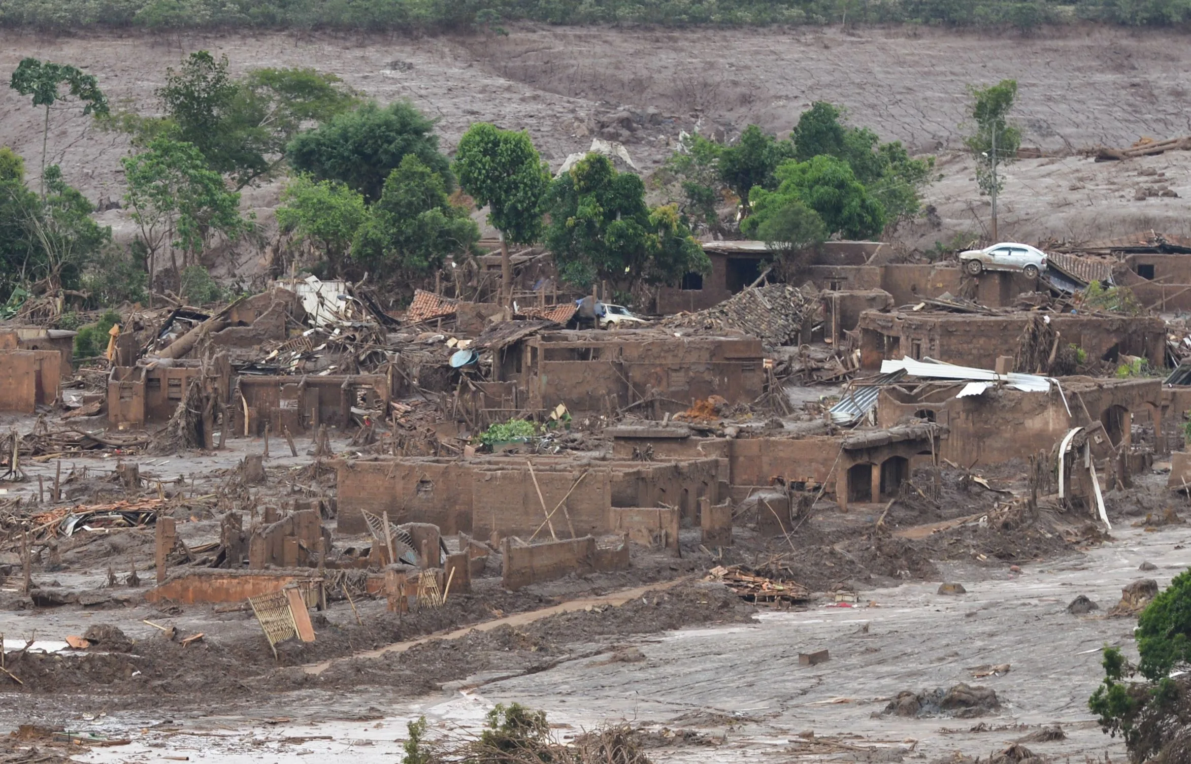 Mariana (MG) – Distrito de Bento Rodrigues, em Mariana (MG), atingido pelo rompimento de duas barragens de rejeitos da mineradora Samarco (Antonio Cruz/Agência Brasil)