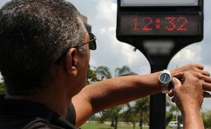 Horário de Verão começa neste domingo em três regiões do país