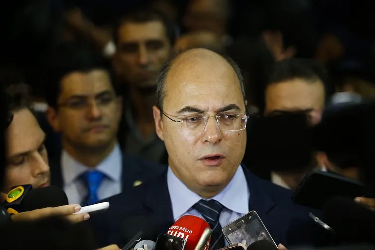 O governador eleito do Rio de Janeiro, Wilson Witzel, fala à imprensa durante diplomação pelo Tribunal Regional Eleitoral, em cerimônia na Escola da Magistratura, no Tribunal de Justiça do Rio de Janeiro.