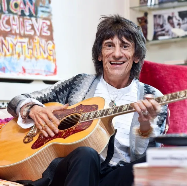 Roonie Wood, guitarrista do Rolling Stones, passa por cirurgia no pulmão