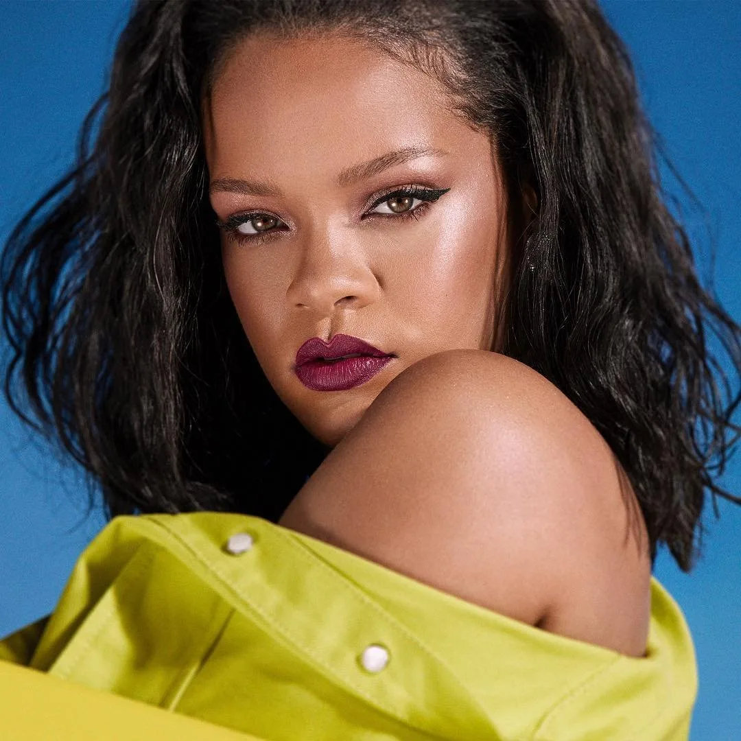 Rihanna aluga mansão por mais de dois milhões de reais para passar apenas um mês