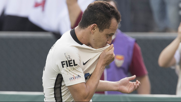 Rodriguinho marca e coloca o Corinthians nas semifinais do Paulistão