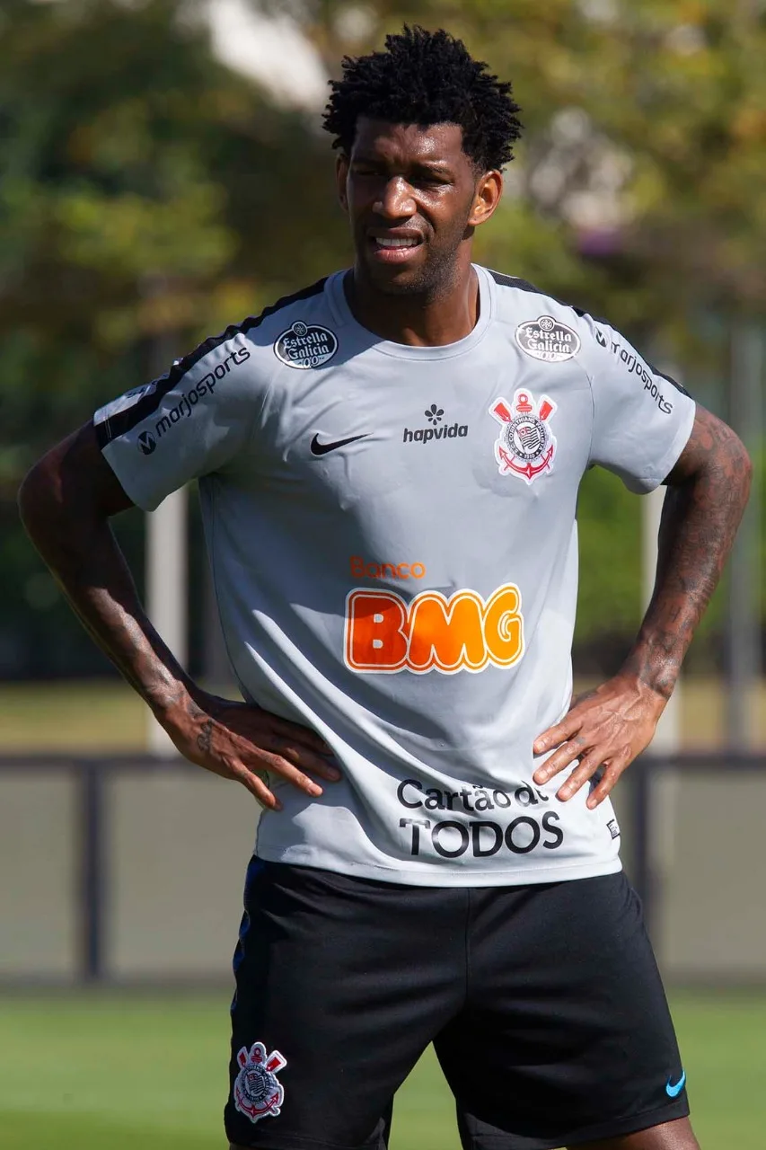 Corinthians conta com volta de Gil para tentar reação no Brasileirão