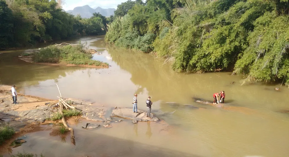 Mãe e filha são encontradas mortas dentro de rio em Baixo Guandu