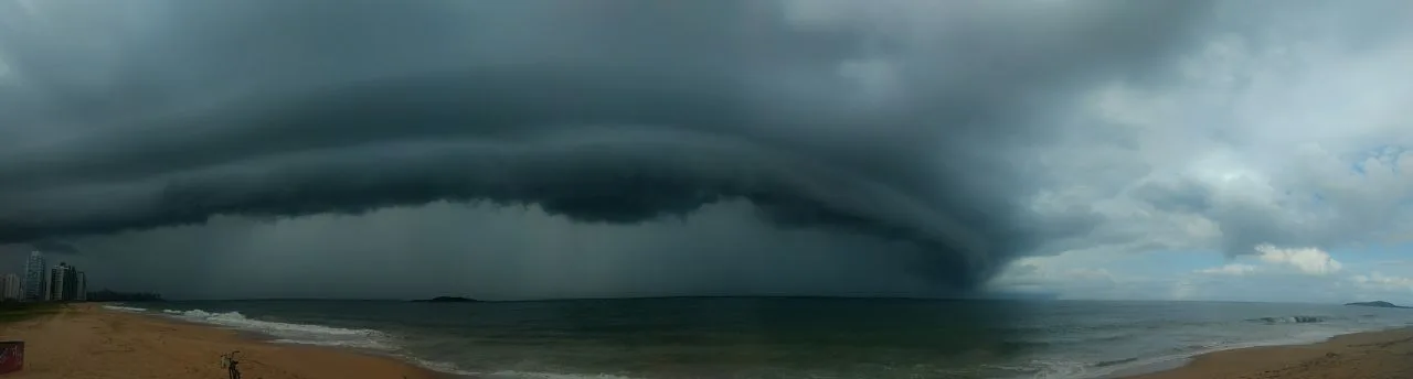 Vídeo mostra chegada da chuva na Grande Vitória nesta segunda-feira