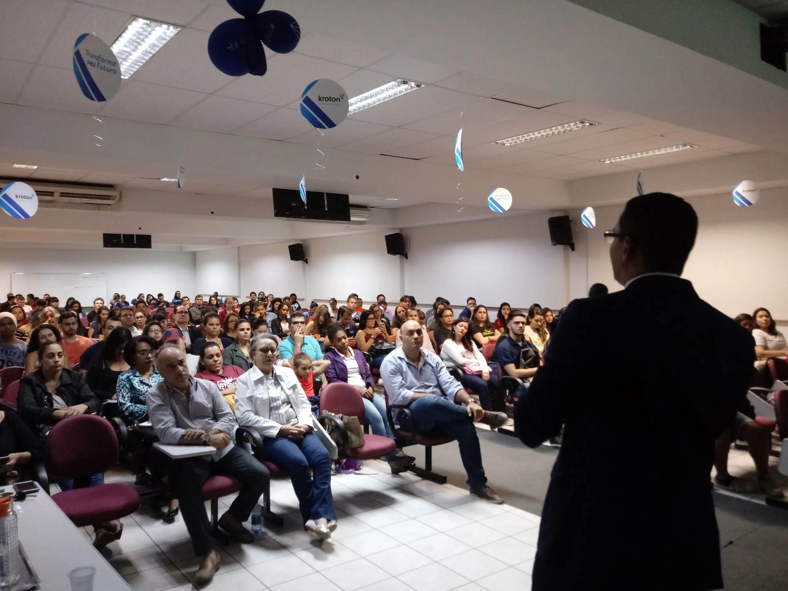 Promotor Leonardo César ministra palestra sobre gestão empresarial e corrupção política em Guarapari