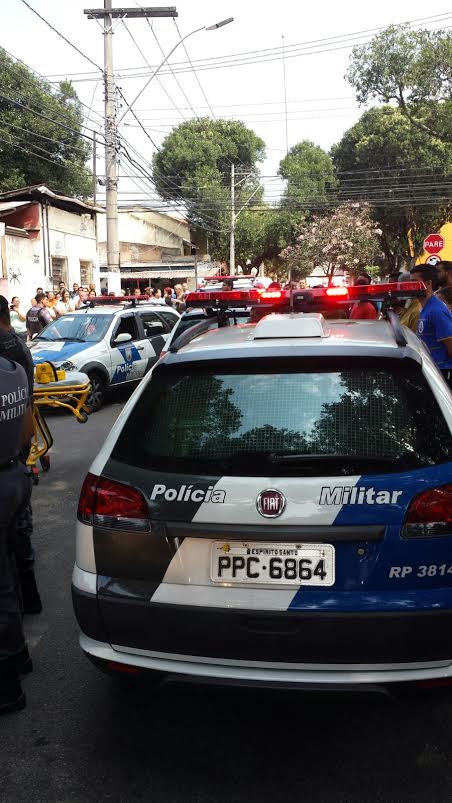 Grávida passa mal e PM cai de telhado durante tiroteio no Morro da Garrafa em Vitória