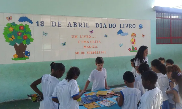 Alunos de Cachoeiro de Itapemirim comemoram o Dia do Livro Infantil com atividades