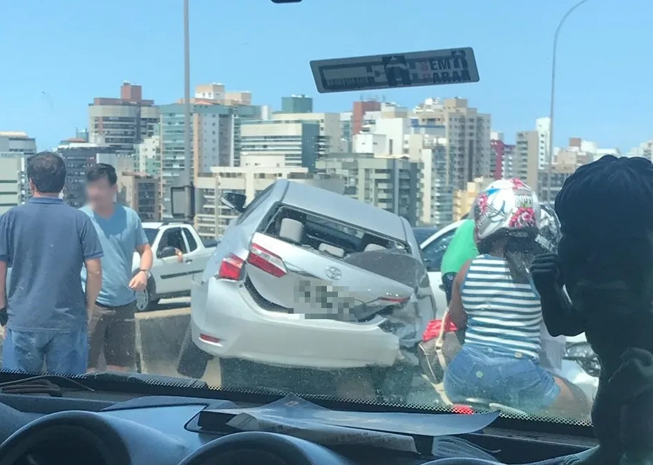 Dois acidentes causam lentidão no trânsito da Terceira Ponte